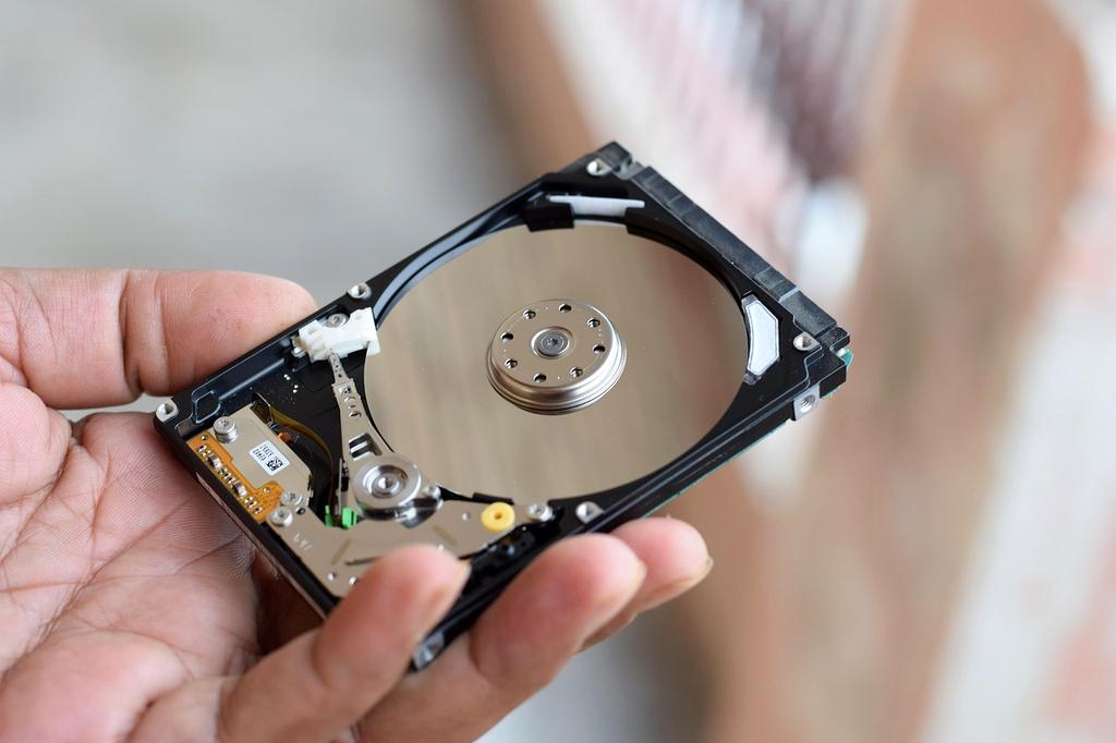 Graph showing latency benchmarks across different storage devices