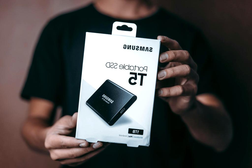 Predictive analytics brain icon with data streams