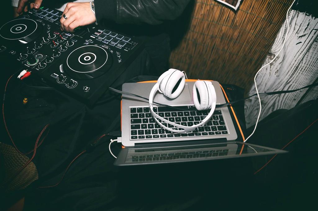 SSD controller chip close-up